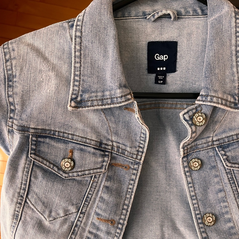 Gap cropped jean jacket